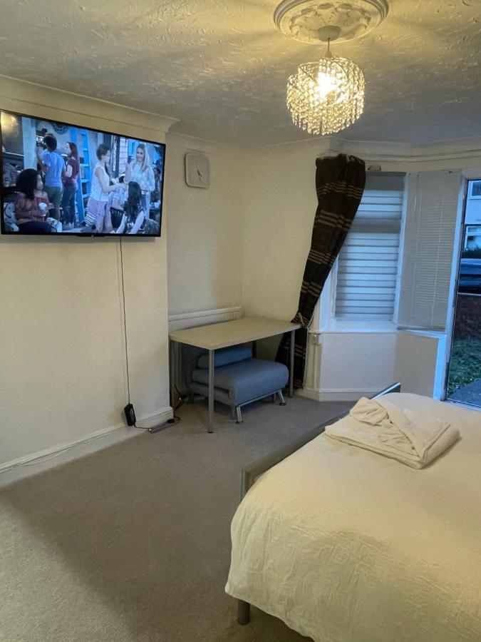 Alder En-Suites Self-Catering With Private Shower 1 Southampton Eksteriør bilde