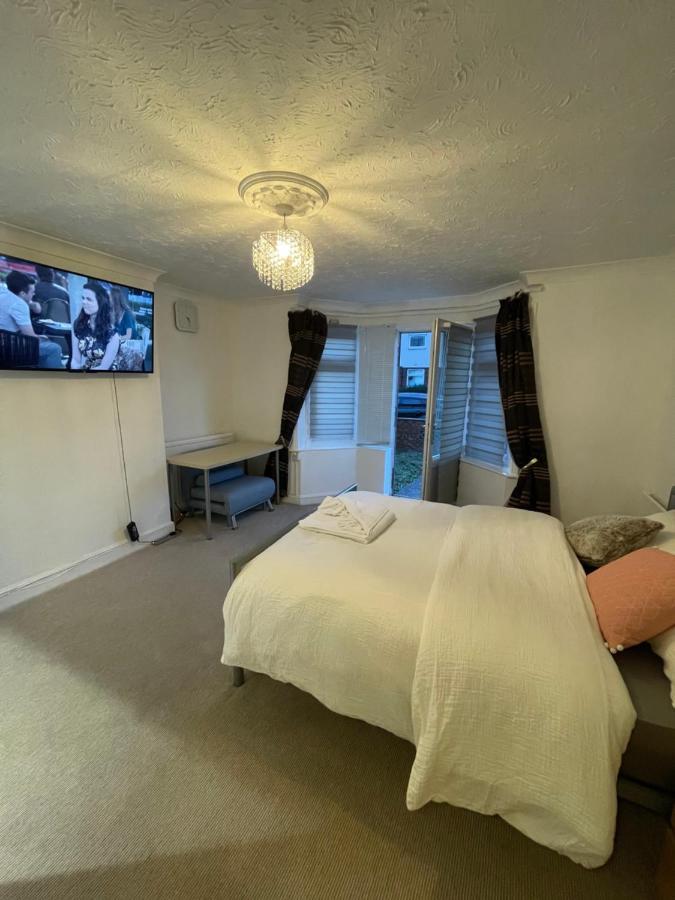 Alder En-Suites Self-Catering With Private Shower 1 Southampton Eksteriør bilde